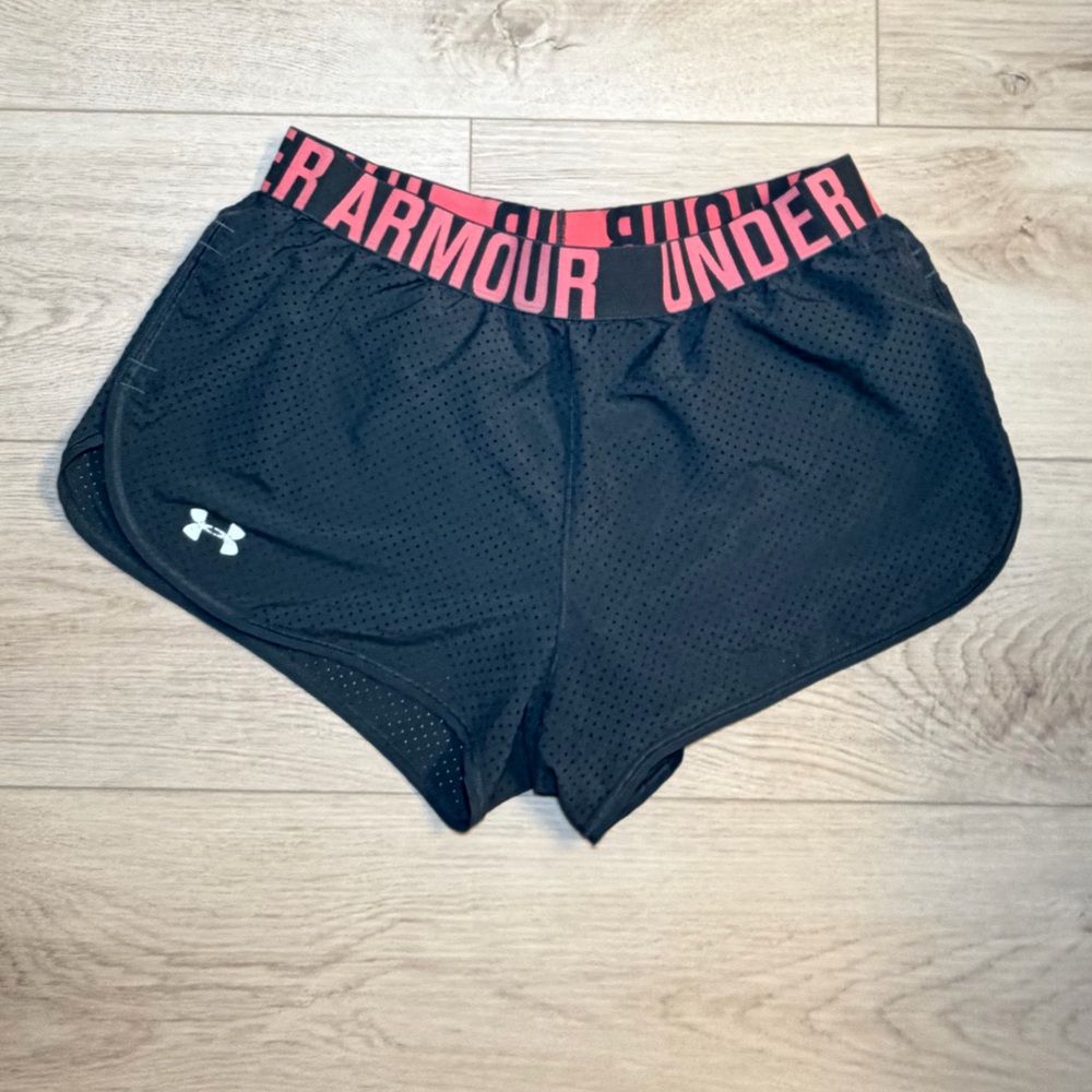 Under Armour‎ Shorts in Black and Pink Small